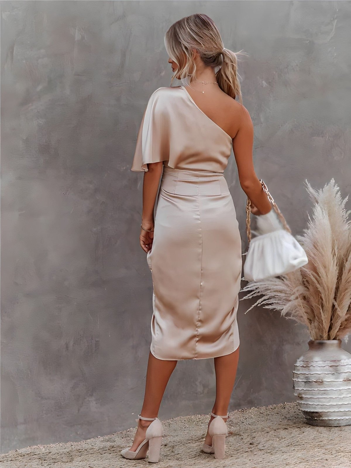 Elegante Vestido de Seda Divina