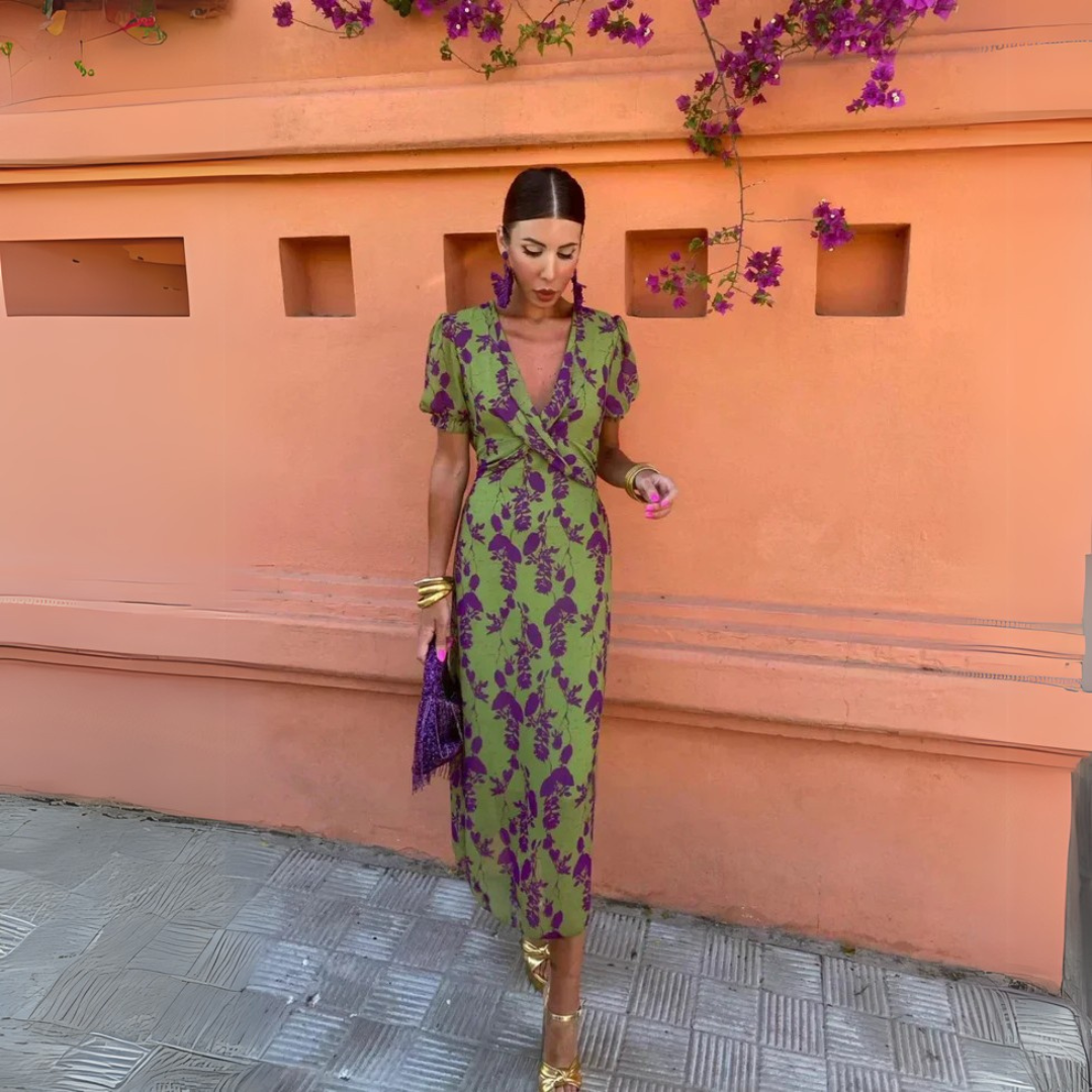 Silhouette-Enhancing Midi Kleid