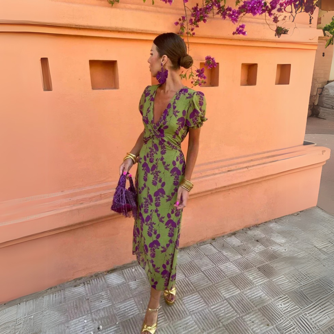Silhouette-Enhancing Midi Kleid
