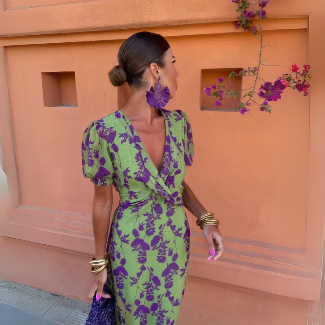 Silhouette-Enhancing Midi Kleid