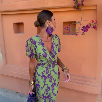 Silhouette-Enhancing Midi Kleid