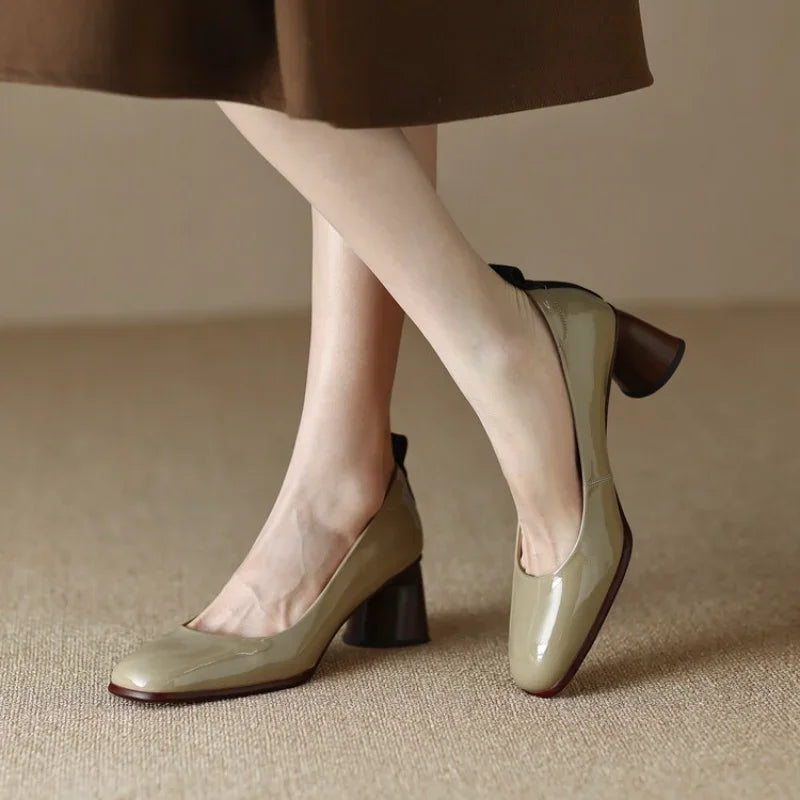 Elegancia-Paz Tacones Medios