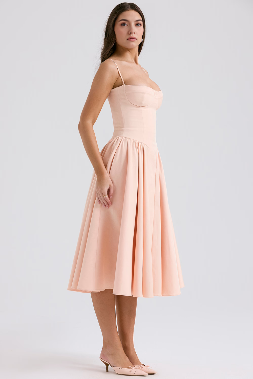 Elegant Waist-Cinch Midi Dress